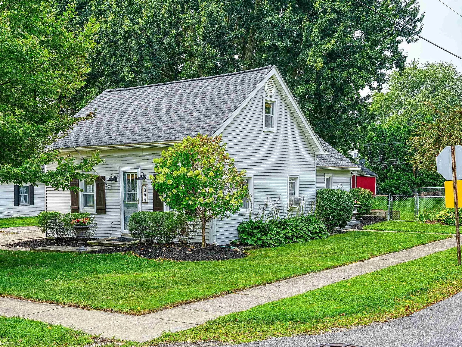 73475 Floral St photo 1