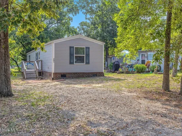 204 NE 75th Street, Oak Island, NC 28465