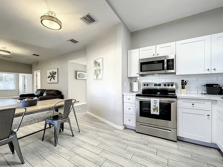 1500 SW 15th Ave — Photo 8