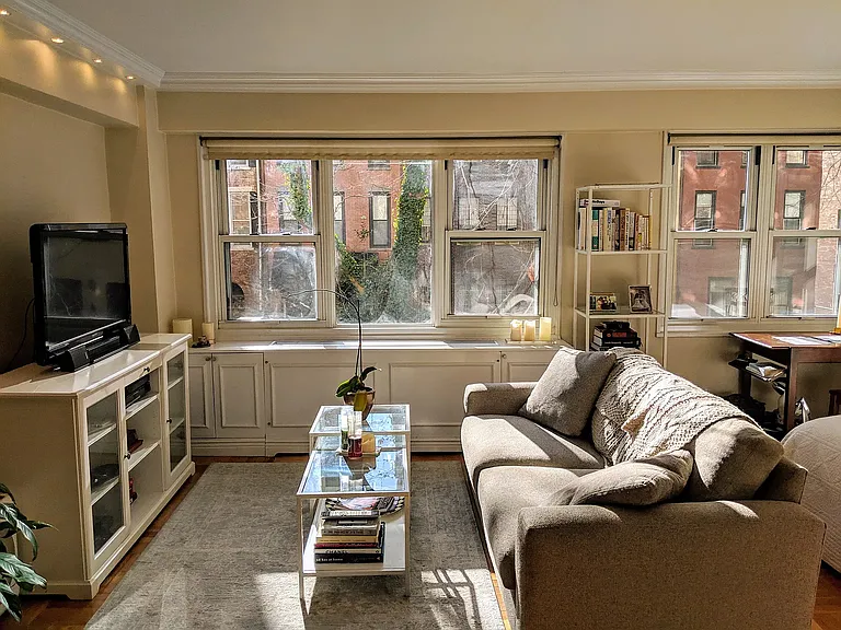 210 E 63rd St #3D — Photo 3
