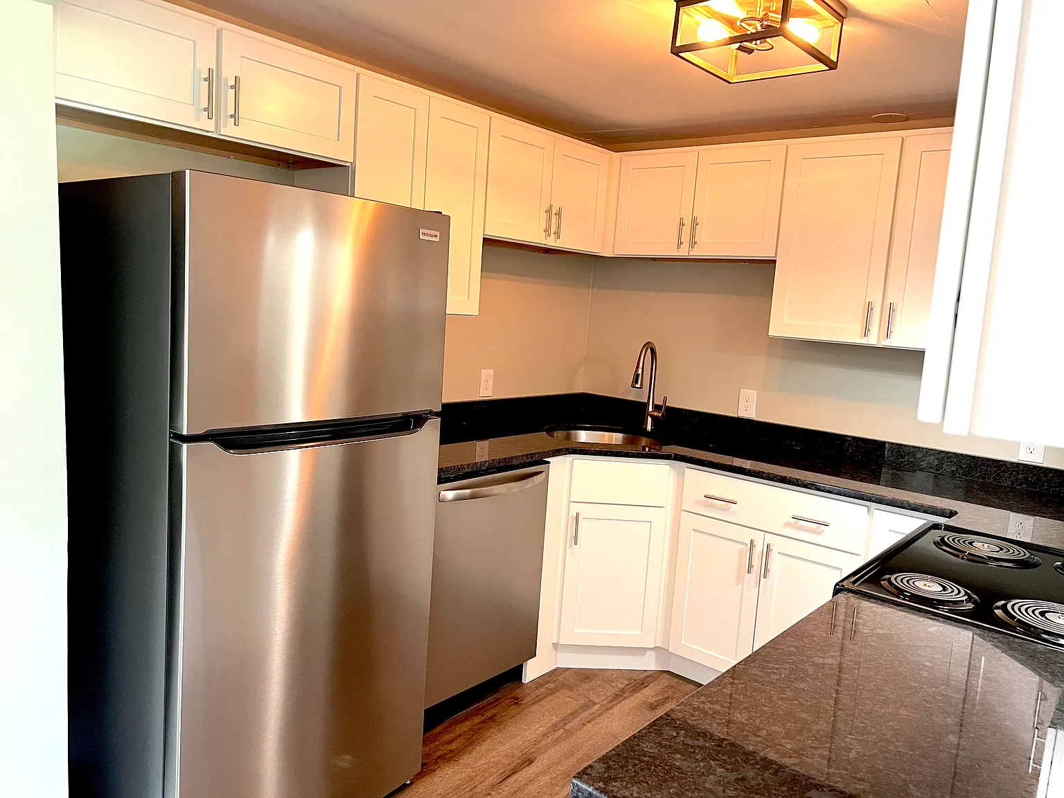 4 bed, 1650 sqft, $3,495 — Photo 2