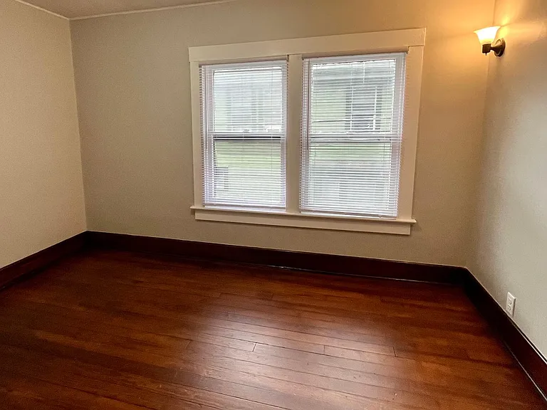 1117 College St — Photo 19