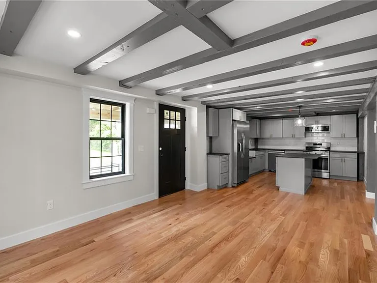 474 Thames St #1-R — Photo 6
