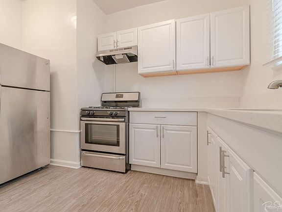 2nd image of 130 N Westmoreland Ave APT 101