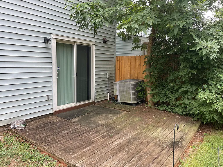 957 Rives St — Photo 14