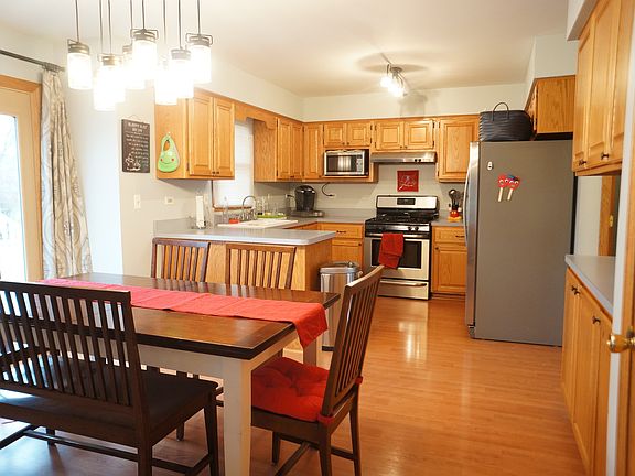 4th image of 909 White Ln