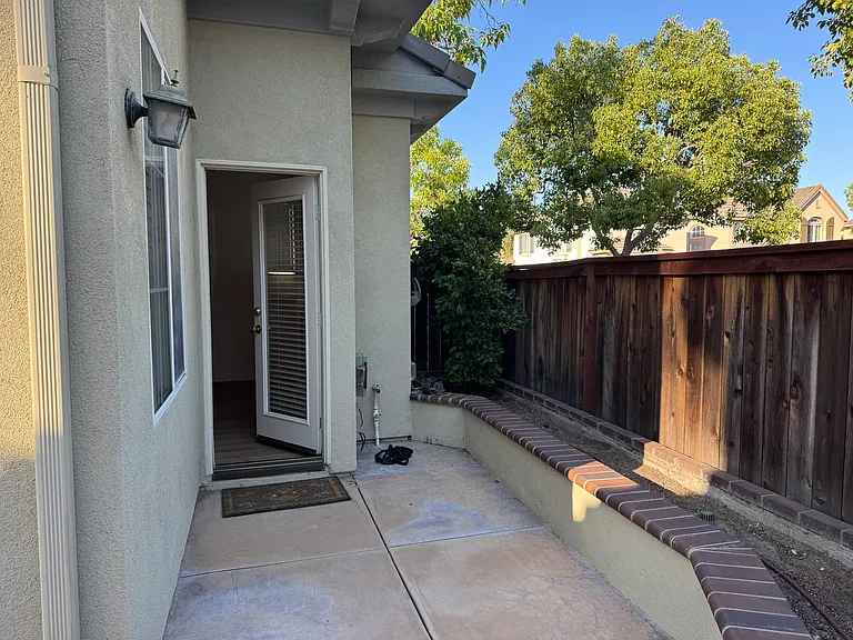 142 Cherrybrook Ln — Photo 23
