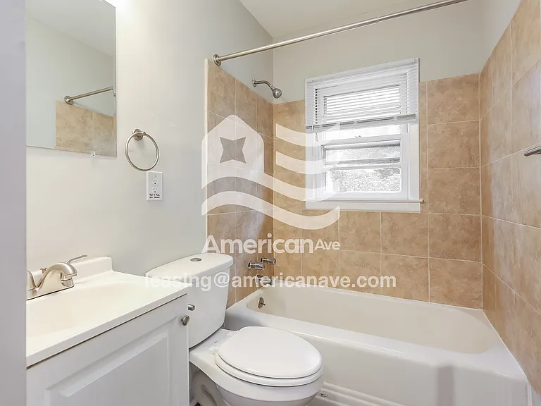 1610124_011_wm_-_main_bathroom_13267674.jpg