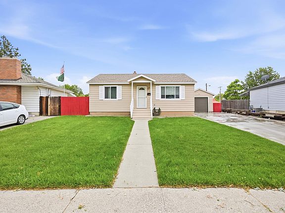 5th image of 1910 Everest Ave