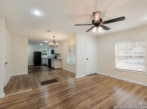 4th image of 246 Royston Ave