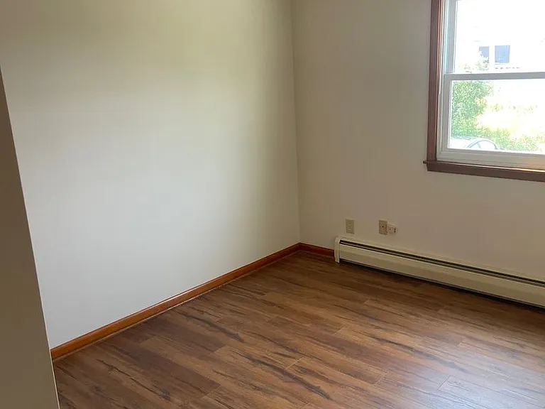Embassy Square Apartments — Photo 78
