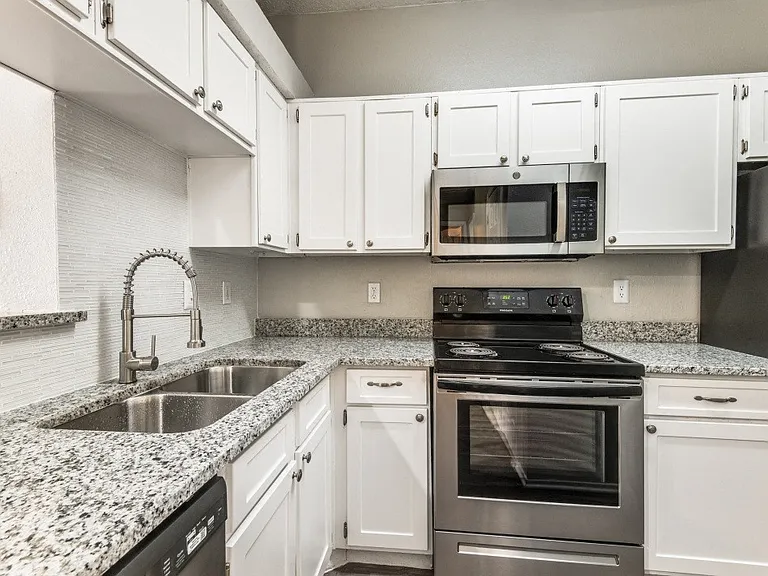 Foxborough Apartments — Photo 13