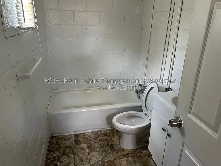 923 Cleveland St — Photo 9