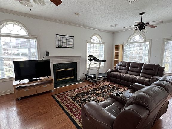5th image of 3209 Stonemill Dr