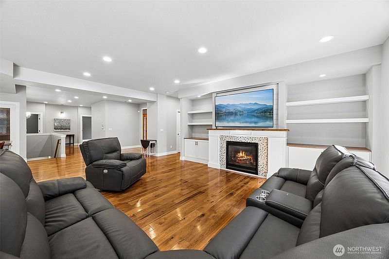 5th image of 3202 170th Avenue E