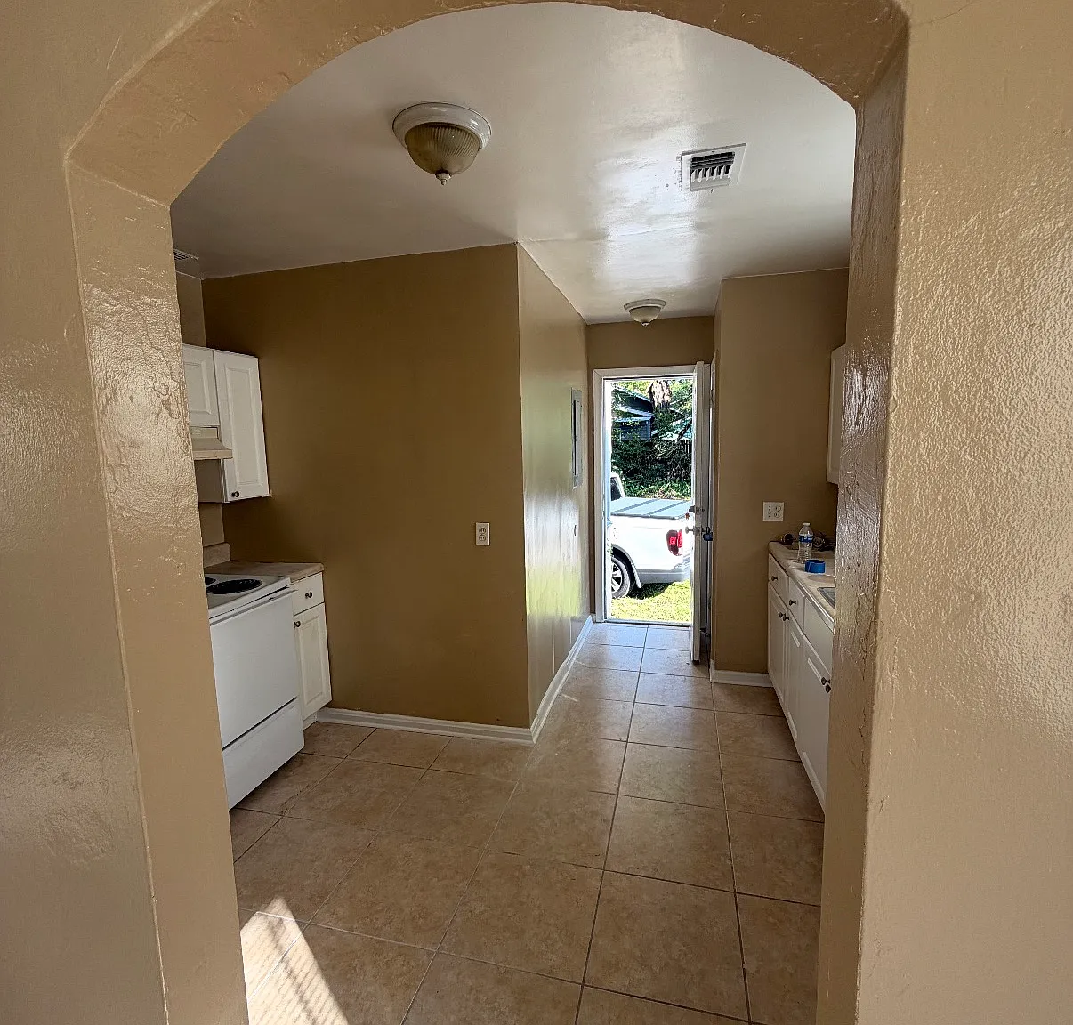 3 bed, 980 sqft, $1,450 — Photo 1