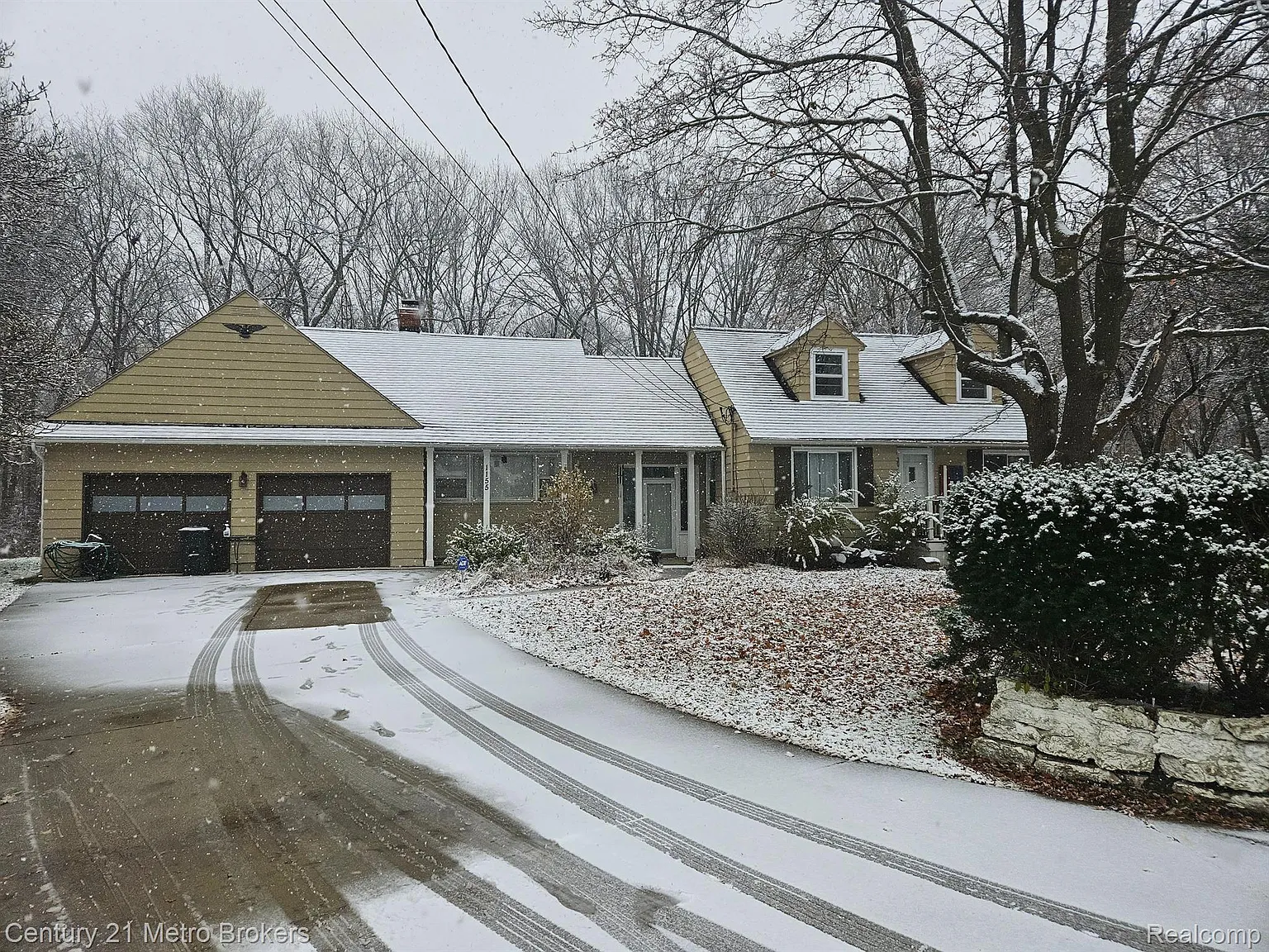 1155 Riviera Dr photo 1