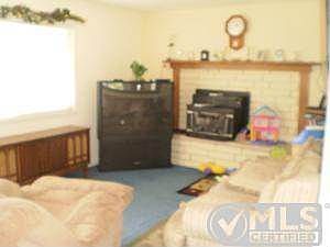 Living Room w/ Fireplace Insert