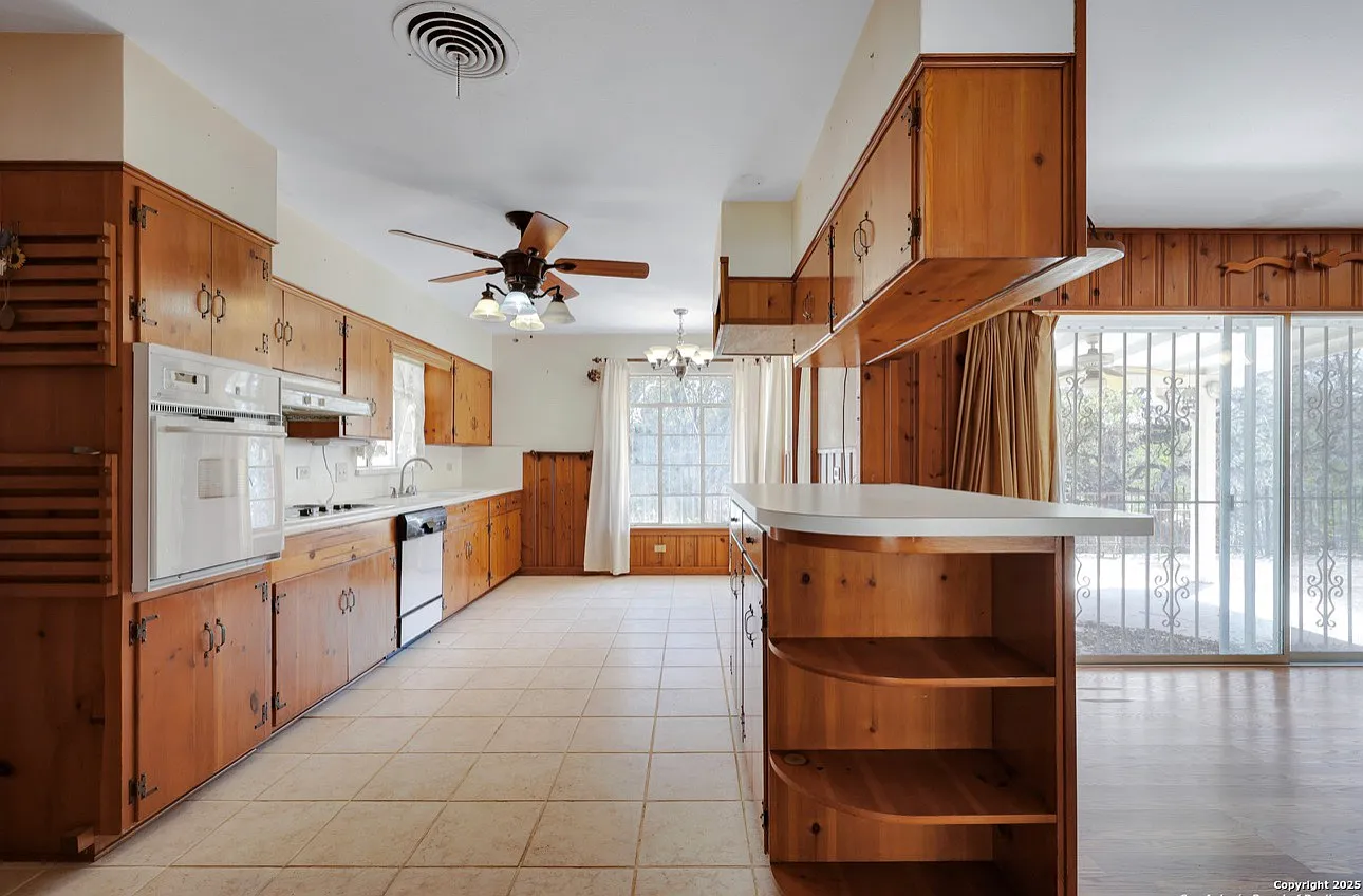 2 bed, 1938 sqft, $2,900 — Photo 4