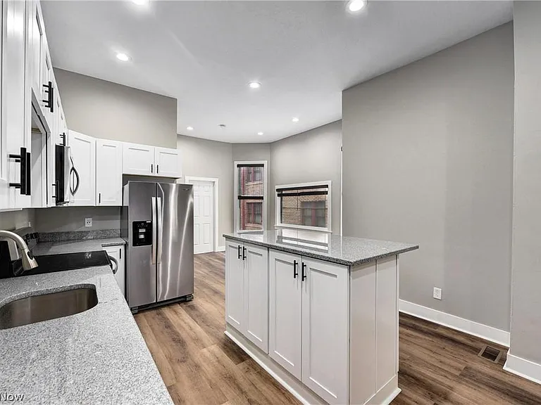 6014 Franklin Blvd #1 — Photo 3
