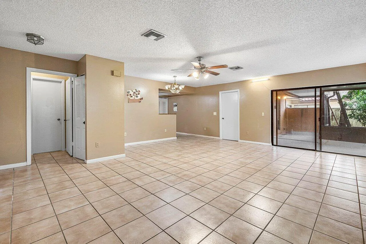 2 bed, 2.0 bath, 1175 sqft, $2,400 — Photo 2