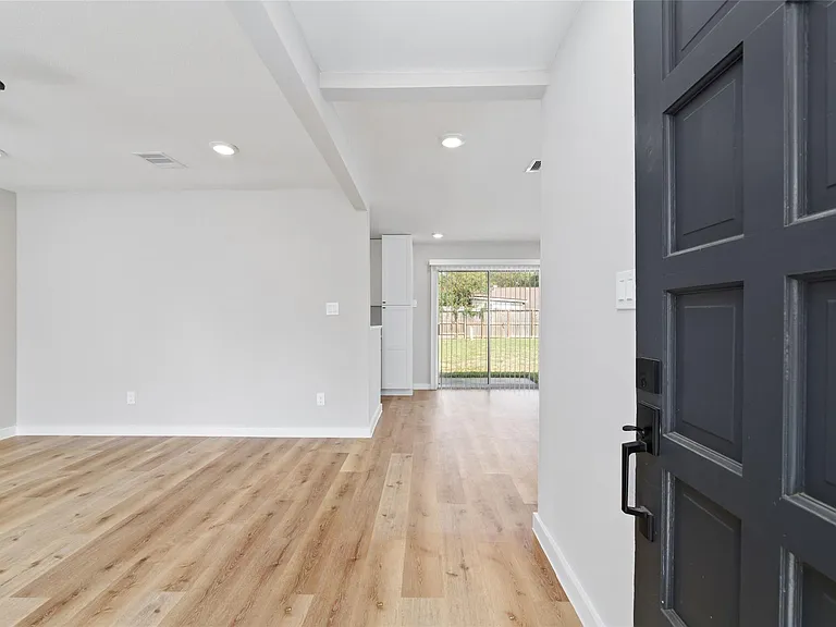 7706 Deadwood Dr — Photo 3