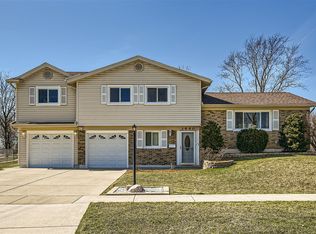 3940 Lexington Dr, Hoffman Estates, IL 60192