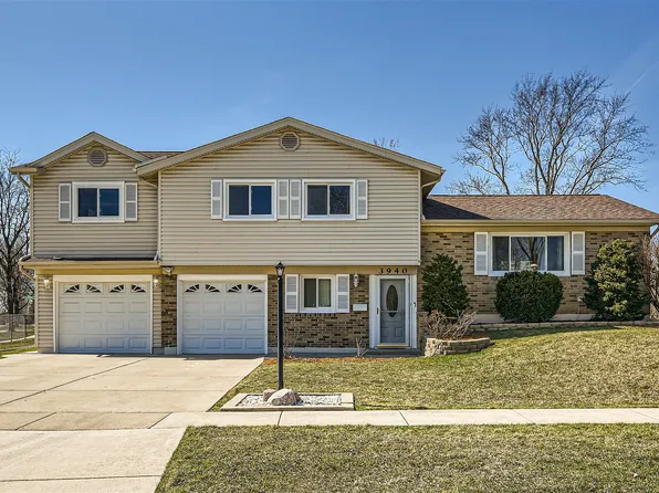 3940 Lexington Dr, Hoffman Estates, IL 60192