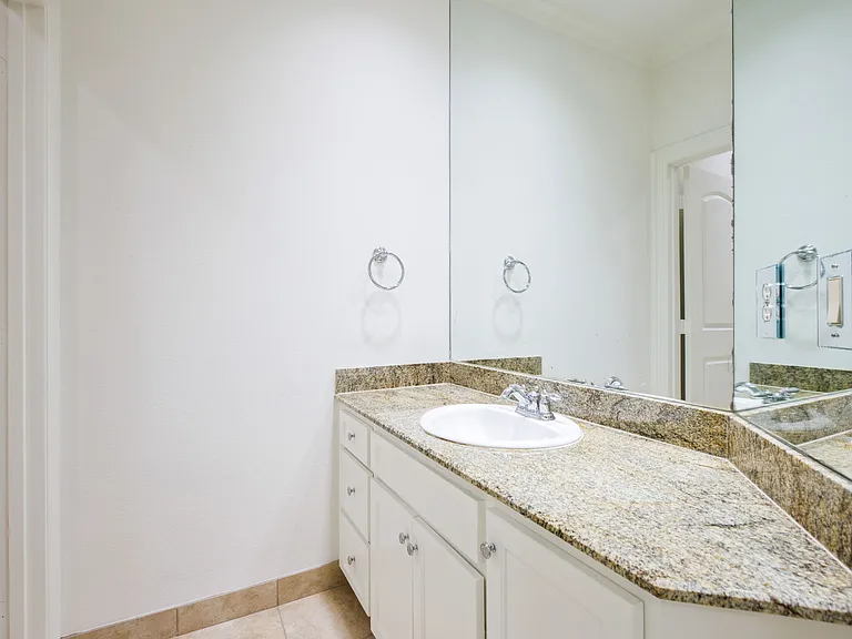 3606 S Versailles Ave — Photo 37