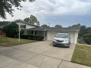 6110 Whitefield St, Dearborn Heights, MI 48127