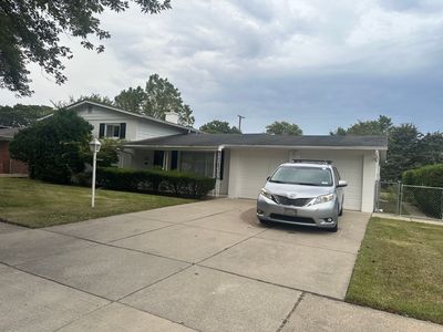 6110 Whitefield St, Dearborn Heights, MI, 48127
