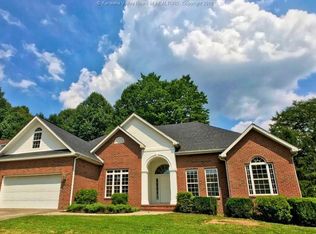405 Sweetbriar Trl, Hurricane, WV 25526