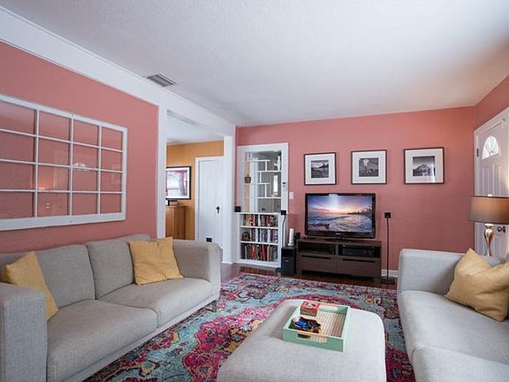 3rd image of 1327 W Smith St