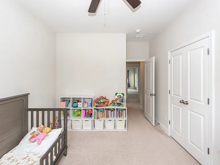 121 Hawthorne Landing Dr — Photo 37