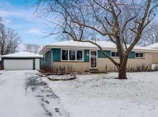 W163N9491 Cheyenne Dr, Menomonee Falls, WI 53051