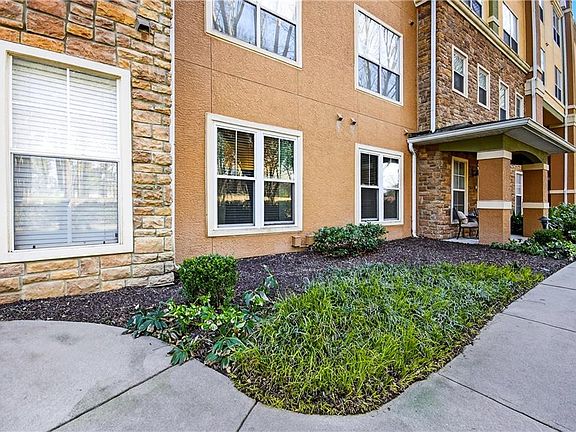 3rd image of 10 Perimeter Summit Blvd NE APT 4113