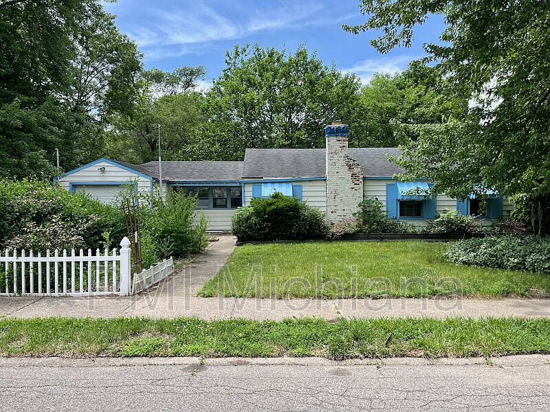 1st image of 2405 Woodmont Dr