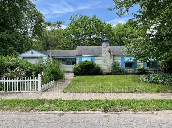 2405 Woodmont Dr, South Bend, IN 46614