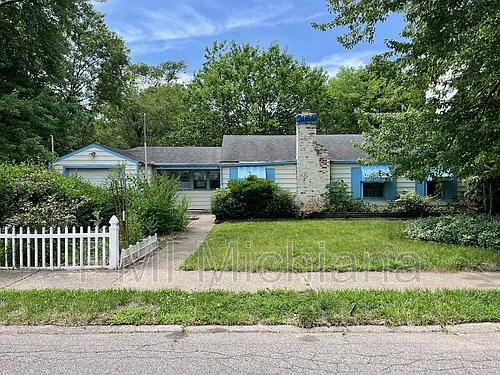 2405 Woodmont Dr Photo 1