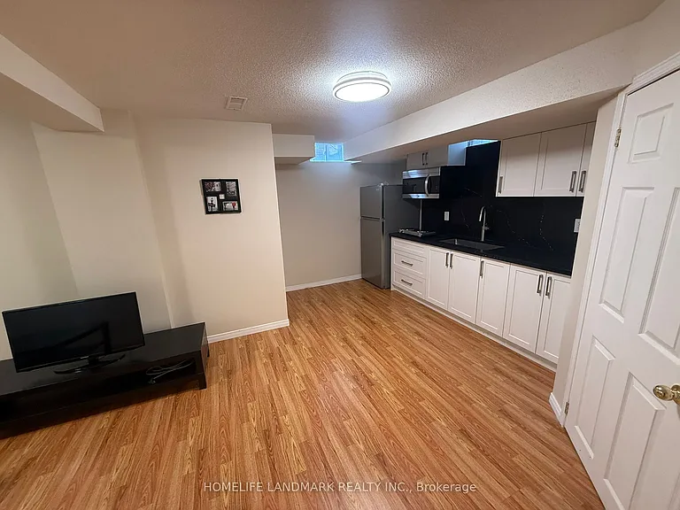 33 Silver Linden Dr — Photo 9