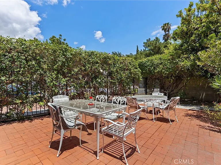 14618 Moorpark St #D — Photo 16