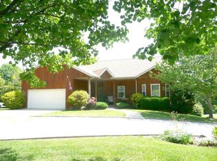 18605 E 2036th Rd, Dadeville, MO 65635