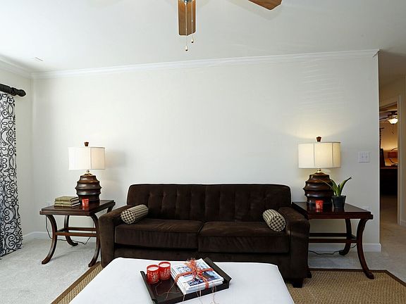 4th image of 2808 Bloomfield Ln Unit 304