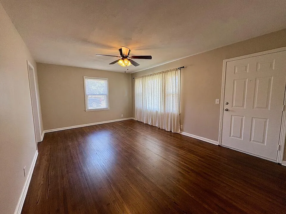 3 bed, 942 sqft, $1,050 — Photo 4