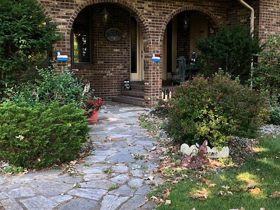 3rd image of 364 Birch Knoll Ln