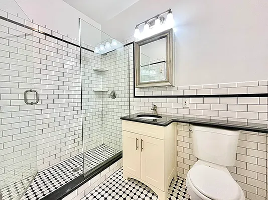 Rented by Manhattan Realty Group | media 7