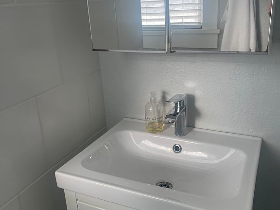2nd image of 412 Jessamine Ave