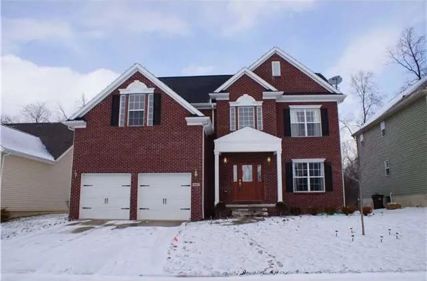 Spacious & elegant 3BR home in East Lansing with perks, MSU — Photo 1