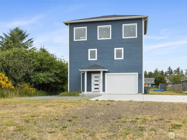1038 Point Brown Avenue SE, Ocean Shores, WA 98569
