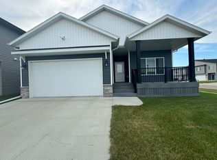 2706 10th St W, West Fargo, ND